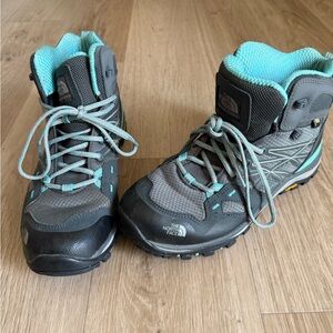 The North Face Women's Hedgehog Fastpack Mid GTX hiking boots Teal and Greyhound